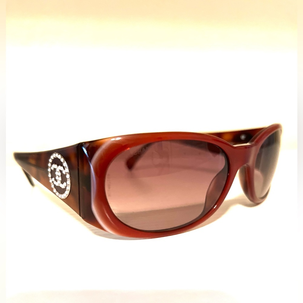 Chanel Vintage Oval Sunglasses / Retro Red & Brown